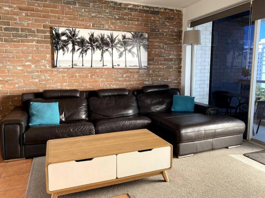 Location, Location! Walk To Anywhere! Apartment Gold Coast