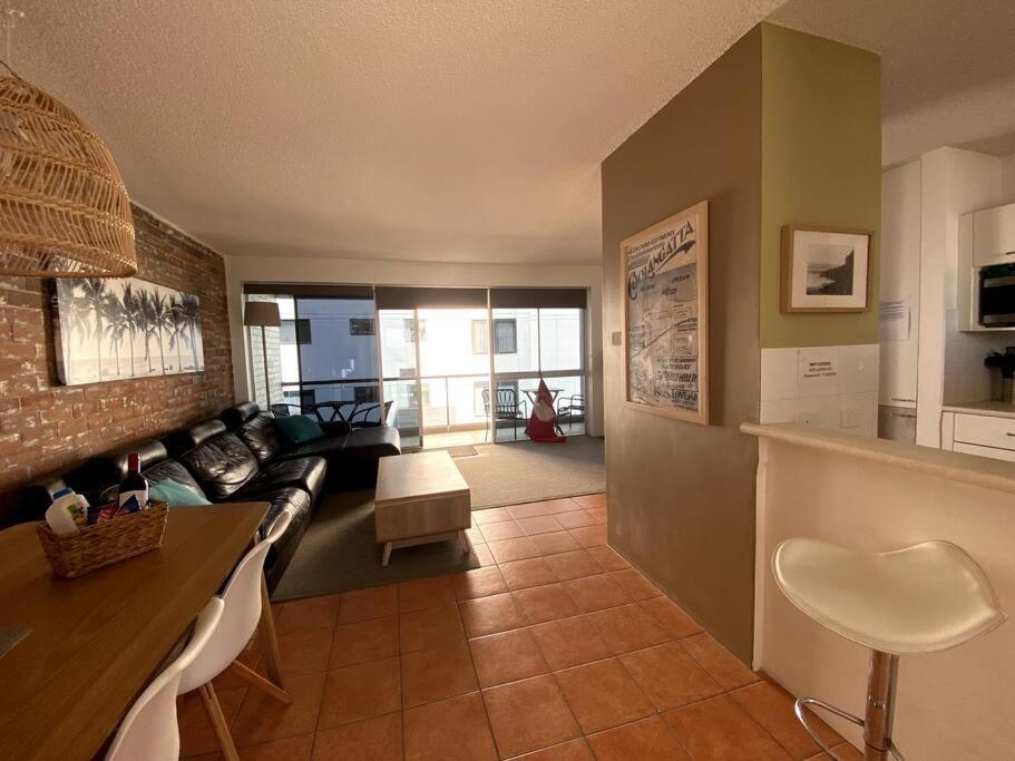 Location, Location! Walk To Anywhere! Apartment *