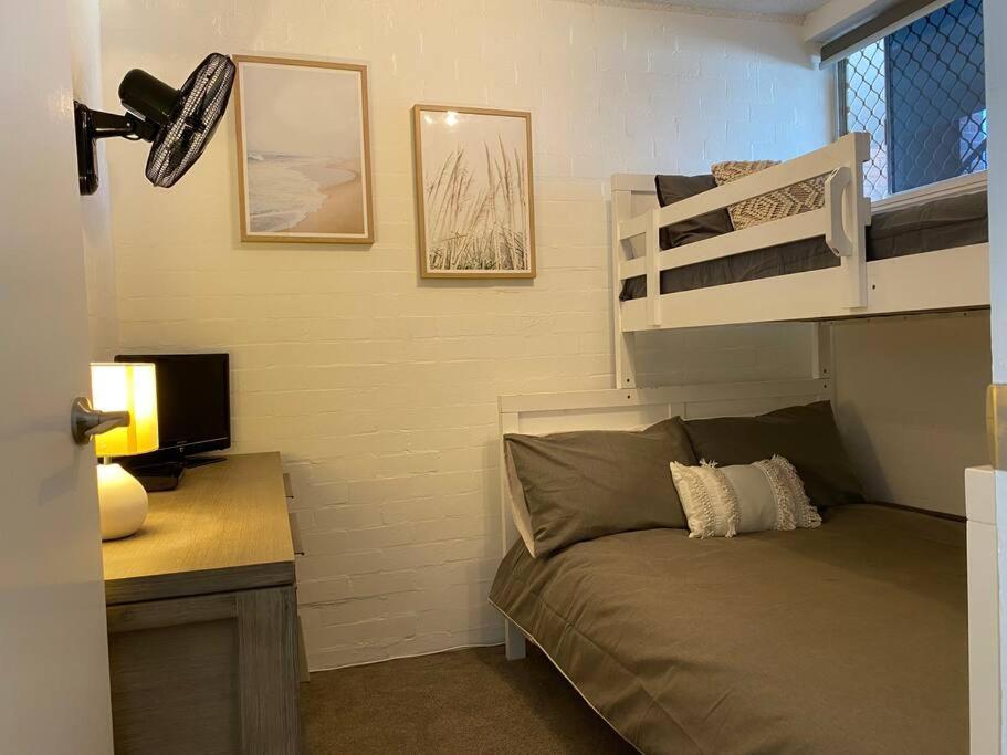 Apartment Location, Location! Walk To Anywhere! Gold Coast