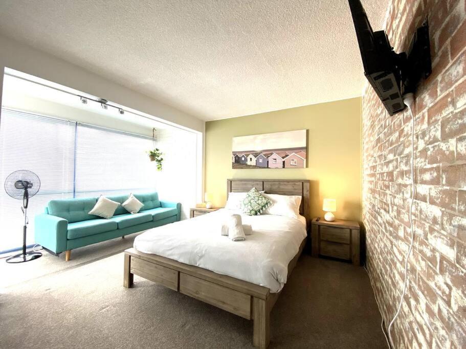Location, Location! Walk To Anywhere! Apartment Gold Coast