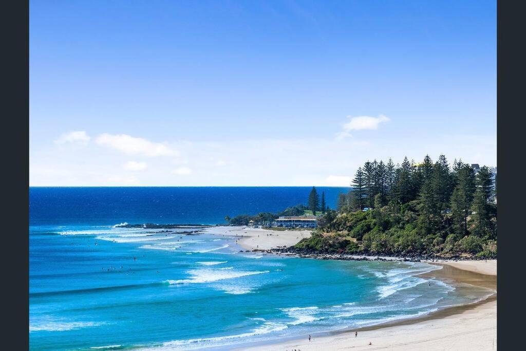Location, Location! Walk To Anywhere! Gold Coast