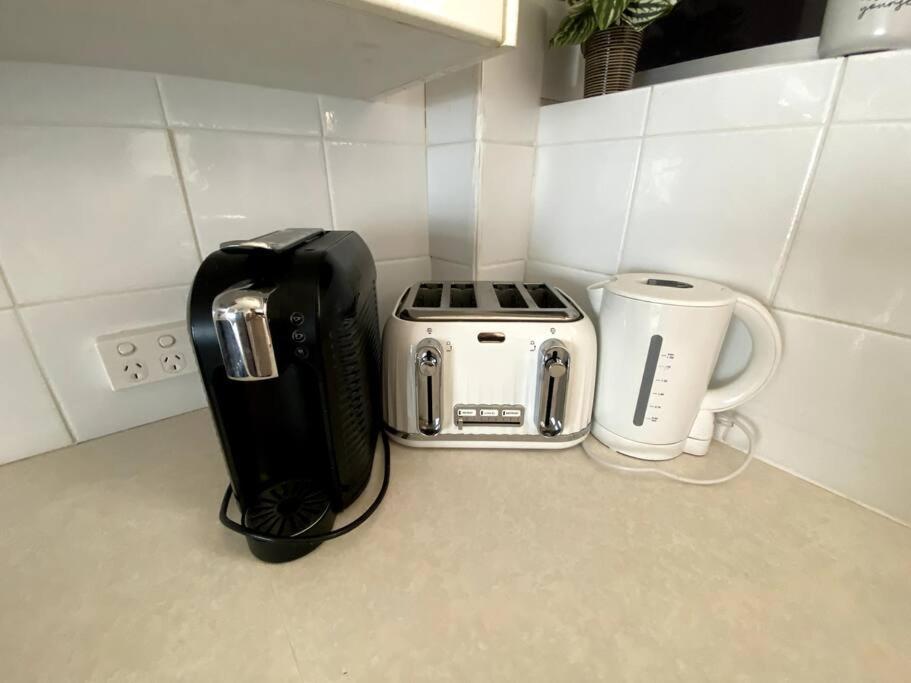 Location, Location! Walk To Anywhere! Apartment Gold Coast