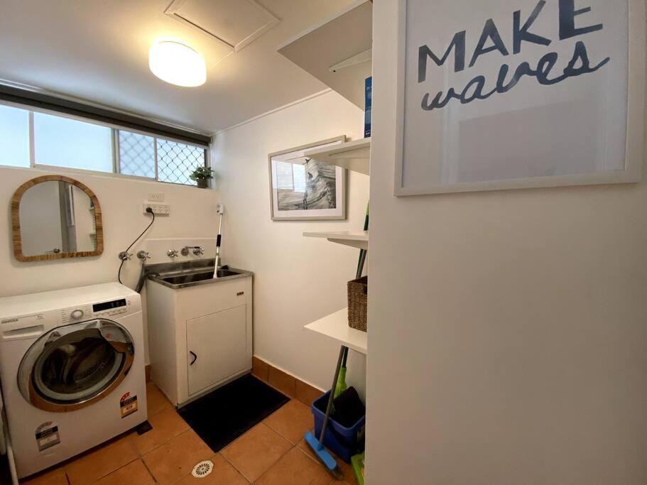 Location, Location! Walk To Anywhere! Gold Coast