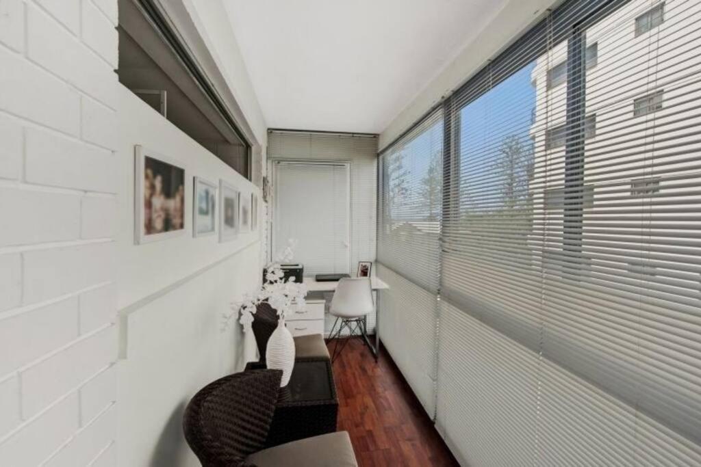 Location, Location! Walk To Anywhere! Apartment *
